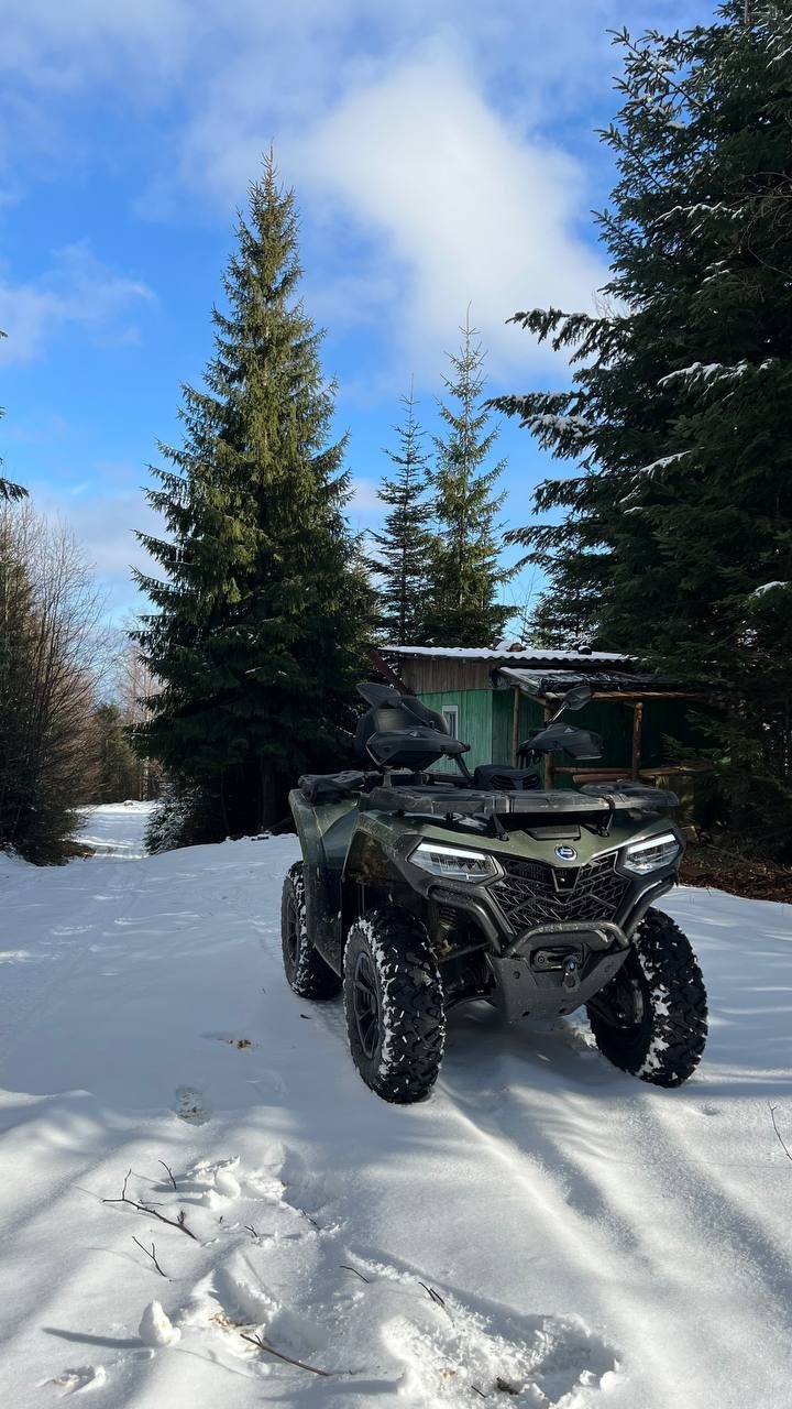 Квадроцикл CFMOTO взимку у Карпатах